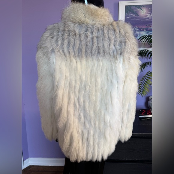 Elegant White and Gray Saga Fox Fur Coat jacket - Picture 5 of 17